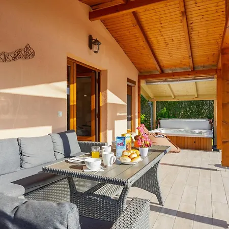 Hullam Nyaralo * Balatonmáriafürdő