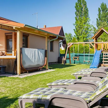 Hullam Nyaralo Balatonmáriafürdő