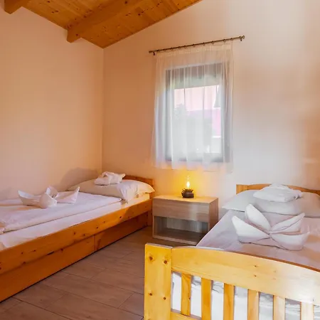 Hullam Nyaralo Lägenhet