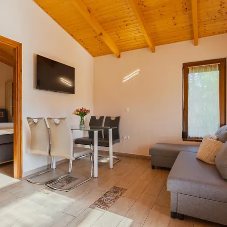 Apartment Hullam Nyaralo *