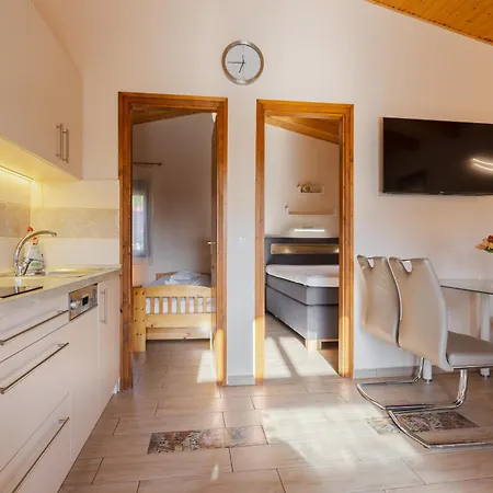 Apartment Hullam Nyaralo Balatonmariafurdo