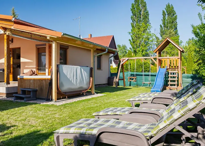 Hullam Nyaralo Balatonmáriafürdő