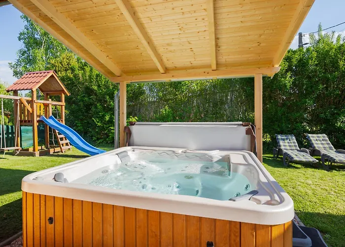 Hullam Nyaralo * Balatonmáriafürdő